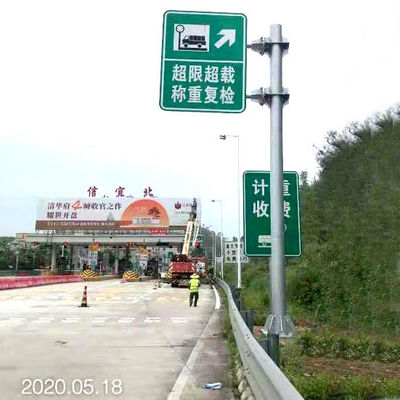 Free Standing Q345 Traffic Signal Light Pole 35m Multifunctional Weldable